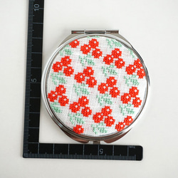 刺繍コンパクトミラー「花05」 3枚目の画像