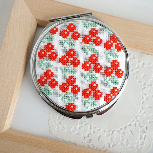 刺繍コンパクトミラー「花05」 手鏡 木の実の瞳 通販 17533786