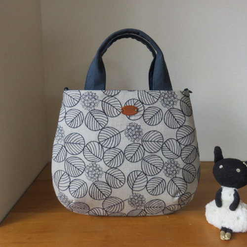 花柄刺繍リネン生地の2WAYおにぎり型トートバッグ トートバッグ higmin 