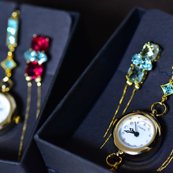 カラーチェンジするSwarovskiドレスウォッチ 4枚目の画像