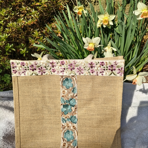 インド刺繍リボン ジュートバッグA4 両面アレンジ ベージュ×お花