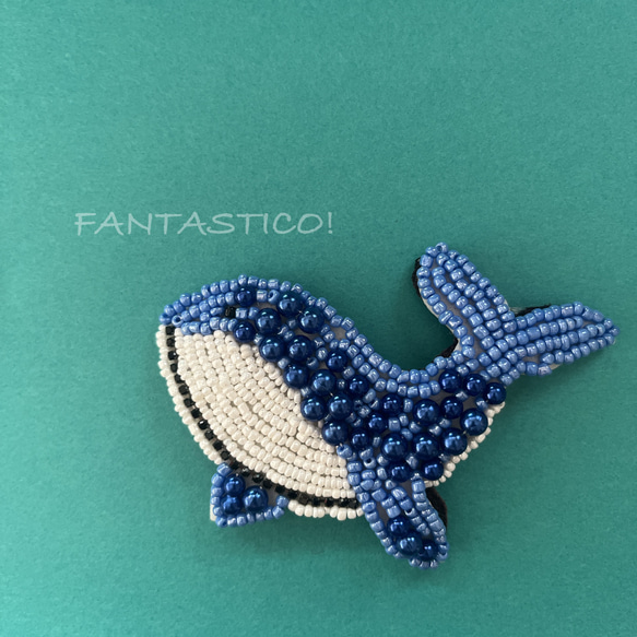 クジラさんビーズ刺繍ブローチ❤️デリカビーズステッチ ライン