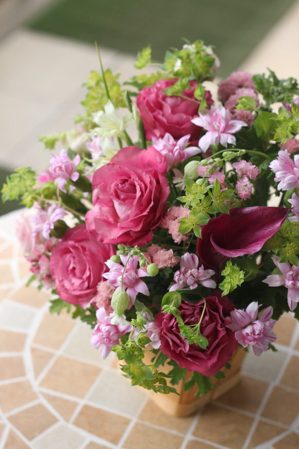 母の日新作【Creema限定】 母の日に贈る華やかピンクのフレッシュフラワーアレンジメント　 3枚目の画像