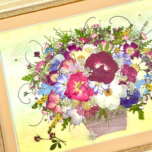 気品あるアンティークフレームが目を引く華麗な押し花アート額 その他