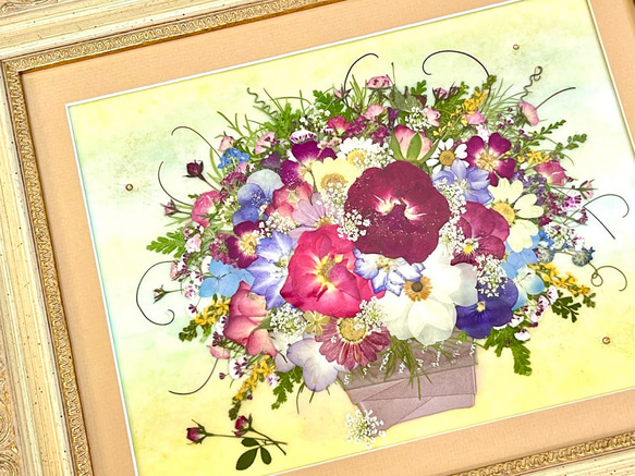 気品あるアンティークフレームが目を引く華麗な押し花アート額 10枚目の画像