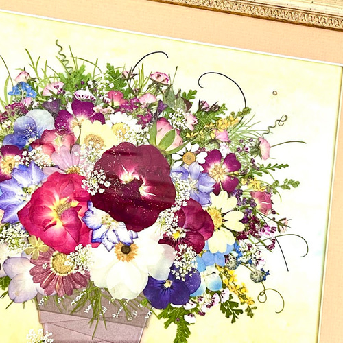 気品あるアンティークフレームが目を引く華麗な押し花アート額 その他