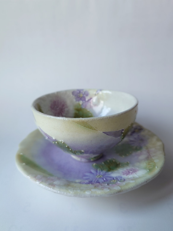 母のCreema陶器市2024工房ゆずりは　カップ＆ソーサー　紫を主体にした華やかで上品な絵柄　花かざり　29292　 8枚目の画像