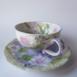 母のCreema陶器市2024工房ゆずりは　カップ＆ソーサー　紫を主体にした華やかで上品な絵柄　花かざり　29292　 5枚目の画像