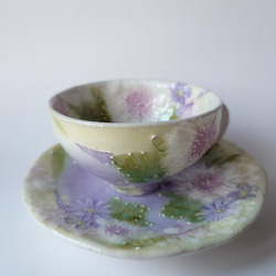 母のCreema陶器市2024工房ゆずりは　カップ＆ソーサー　紫を主体にした華やかで上品な絵柄　花かざり　29292　 4枚目の画像