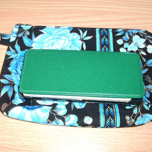 お買い得700円➡500円】ふわふわ化粧ポーチ/おくすり手帳/通帳ケース  