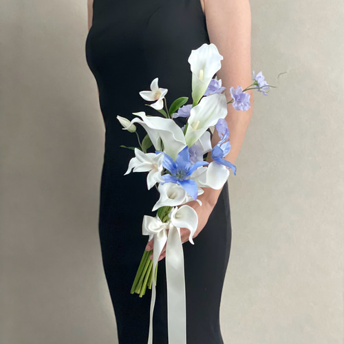 ウェディングブーケ　アームブーケ クレマチス×カラー♪アームブーケ ブートニア付き ウェディングブーケ