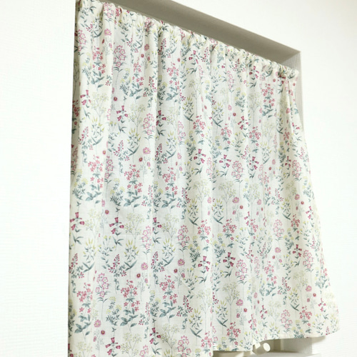 ＊ハンドメイド カフェカーテン＊くすみカラー ピンク花柄 北欧 カフェカーテン ピンクの花柄が爽やかなふんわり小窓カーテン カーテン