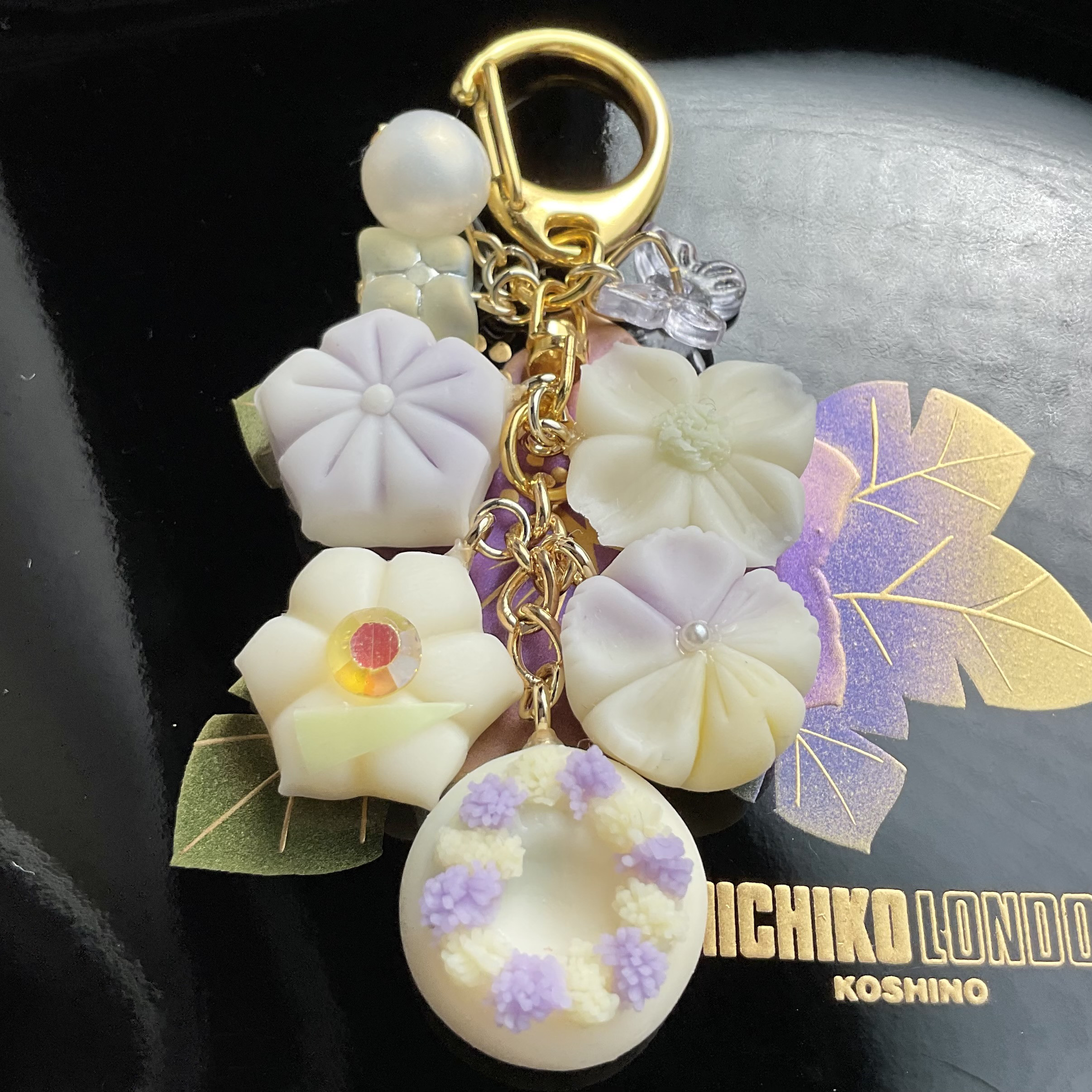 【在庫あり/即出荷可】 花 うさぎ 練り切り キーホルダー フェイクスイーツ 食品サンプル ミニチュア チャーム