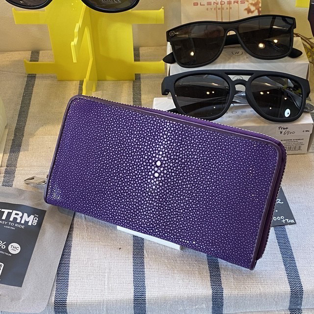 スティングレイ（ガルーシャ） ラウンドファスナー長財布 ポリッシュ パープル ウォレット エイ革 小物