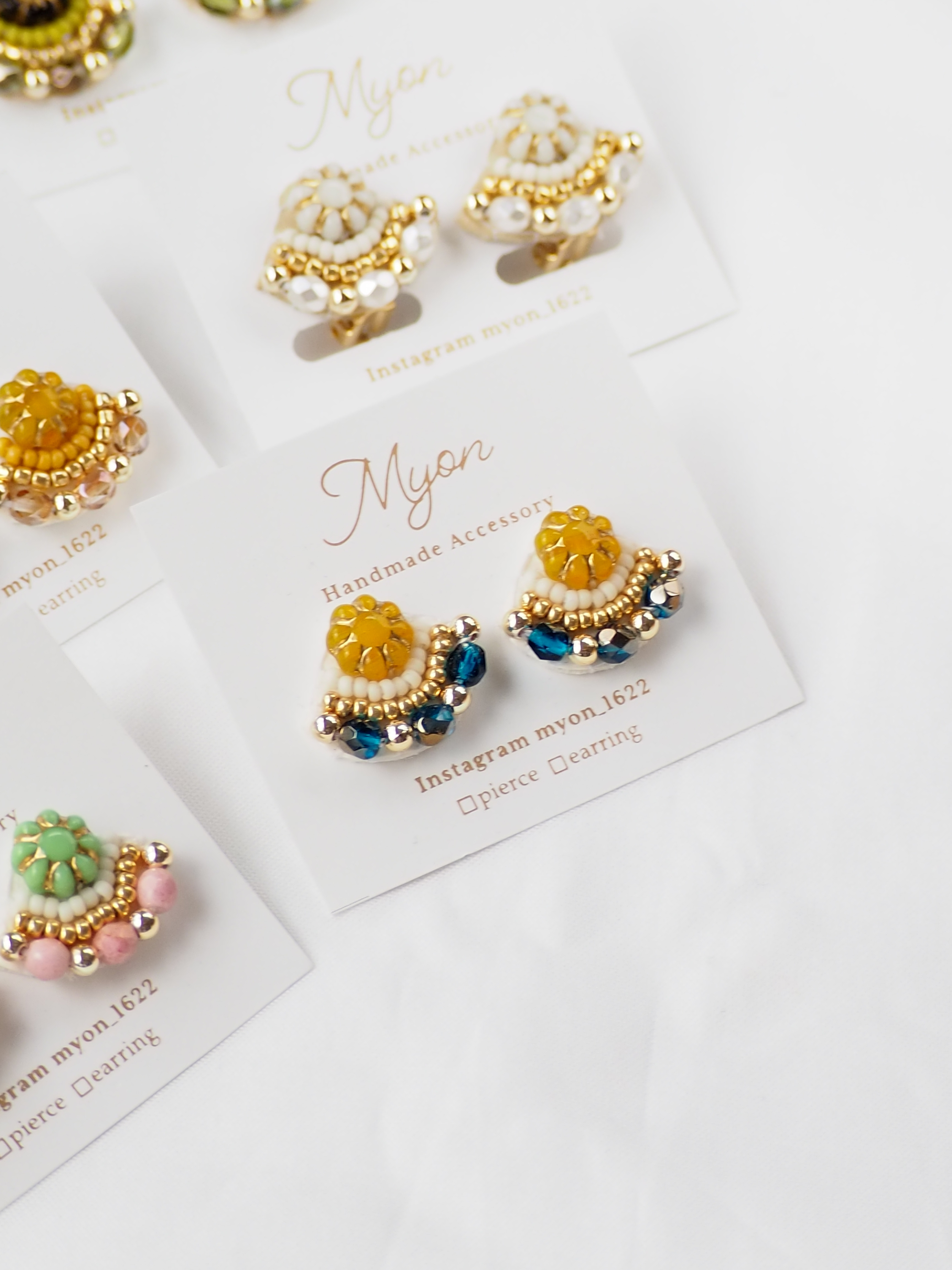 チェコビーズのビーズ刺繍ピアス/イヤリング ピアス（スタッド・一粒  