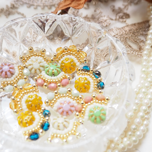 チェコビーズのビーズ刺繍ピアス/イヤリング ピアス（スタッド・一粒
