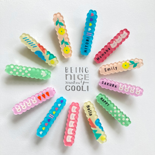 なみなみ型〜ポップでカラフルな名入れヘアクリップ 雑貨・その他