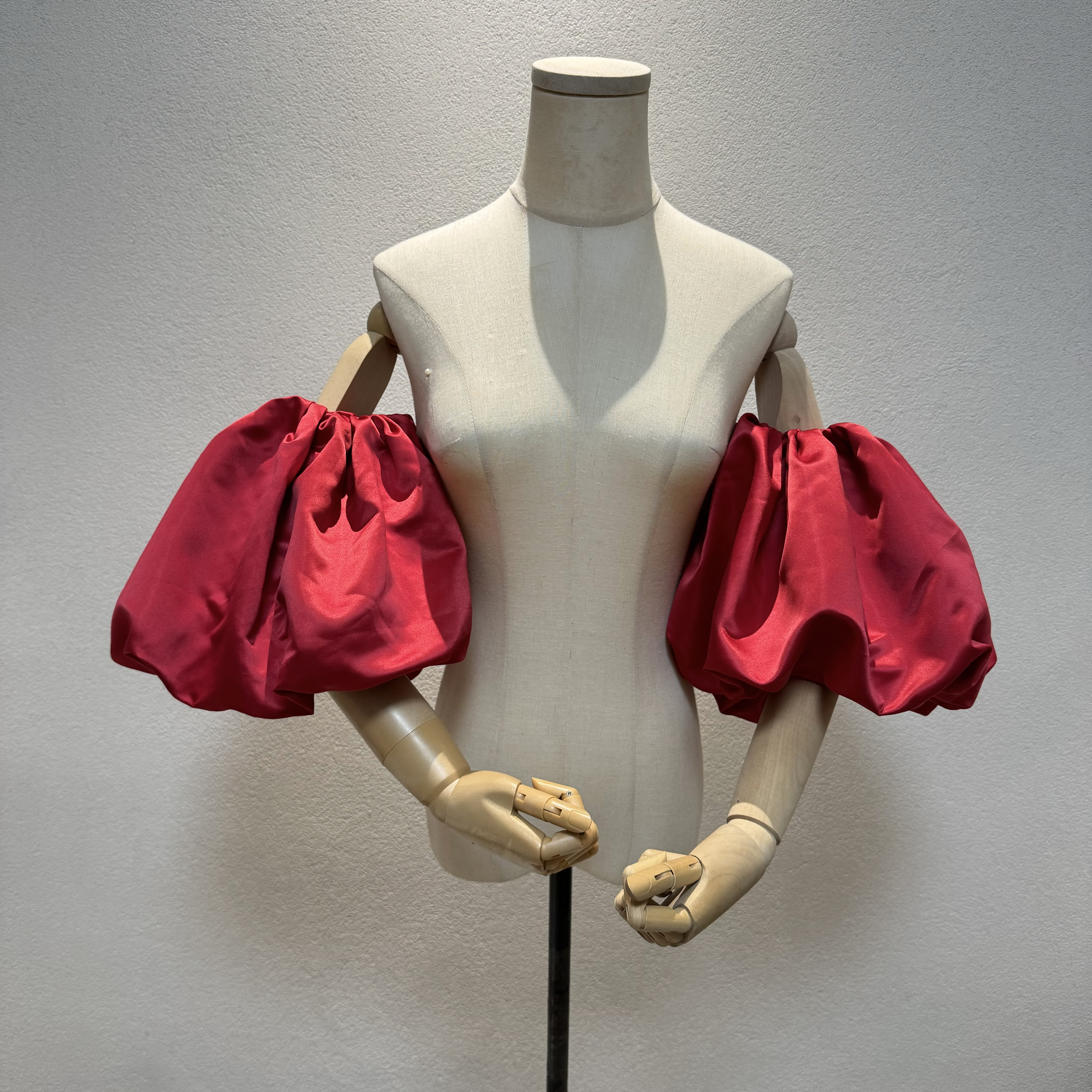 激安！パフスリーブ　二の腕を隠せる　赤色　カラー変更可能　サイズオーダー　高評価続出　高級サテン　オーダー可能二次会花嫁