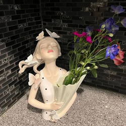 花瓶 蝶と女の子の花瓶 絶妙なボディの花瓶 家の装飾用 モダンな花瓶 表面フラワーポットの彫刻 a-351 9枚目の画像