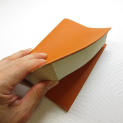 文庫本サイズ♪「HANABIRA」シリーズ《ピッグスキン》オレンジ・一枚革のブックカバー・0362 5枚目の画像