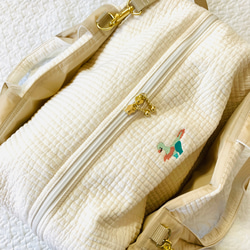 L Lサイズ　ハピリーダイナソー nubiが選べる　2wayマザーズバッグ　ヌビ　刺繍　恐竜　ボストンバッグ　オリジナル 6枚目の画像