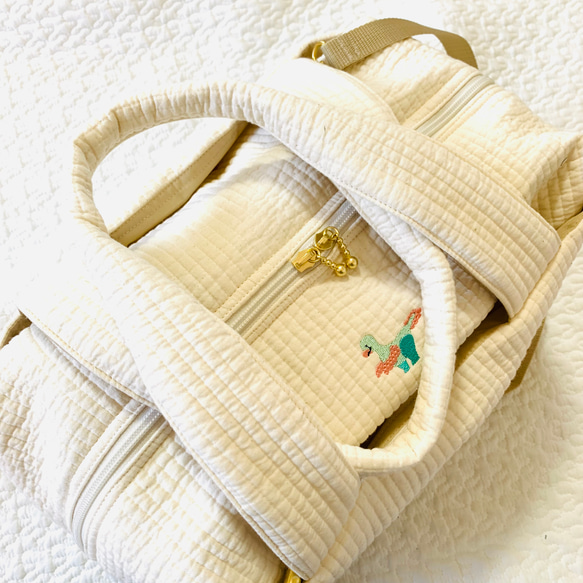 L Lサイズ　ハピリーダイナソー nubiが選べる　2wayマザーズバッグ　ヌビ　刺繍　恐竜　ボストンバッグ　オリジナル 5枚目の画像