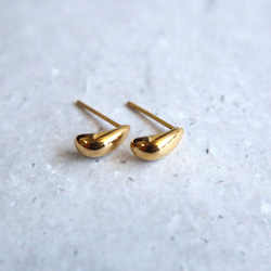 ☆大人気☆つけっぱなしOK 錆びないサージカルステンレス【小さめティアドロップ gold & silver】ピアス 2枚目の画像