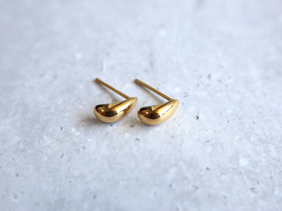☆大人気☆つけっぱなしOK 錆びないサージカルステンレス【小さめティアドロップ gold & silver】ピアス 2枚目の画像