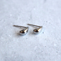 ☆大人気☆つけっぱなしOK 錆びないサージカルステンレス【小さめティアドロップ gold & silver】ピアス 3枚目の画像
