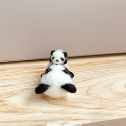 ごろりんパンダの親子　羊毛フェルト 3枚目の画像