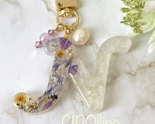 お花のイニシャルキーホルダー♪ お花たっぷりイニシャルキーホルダー - Atelier Uta | minne