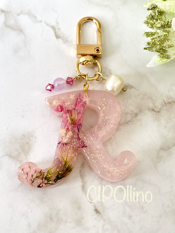 ☆asarin☆★お花のイニシャルキーホルダー　かすみ草　ピンク【080】 dd72977a1b856a2e86074219f8f121