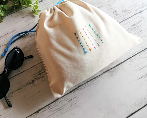 巾着袋 ミニ巾着 ラインの刺繍 マチなし コットン 生成り 小物入れ