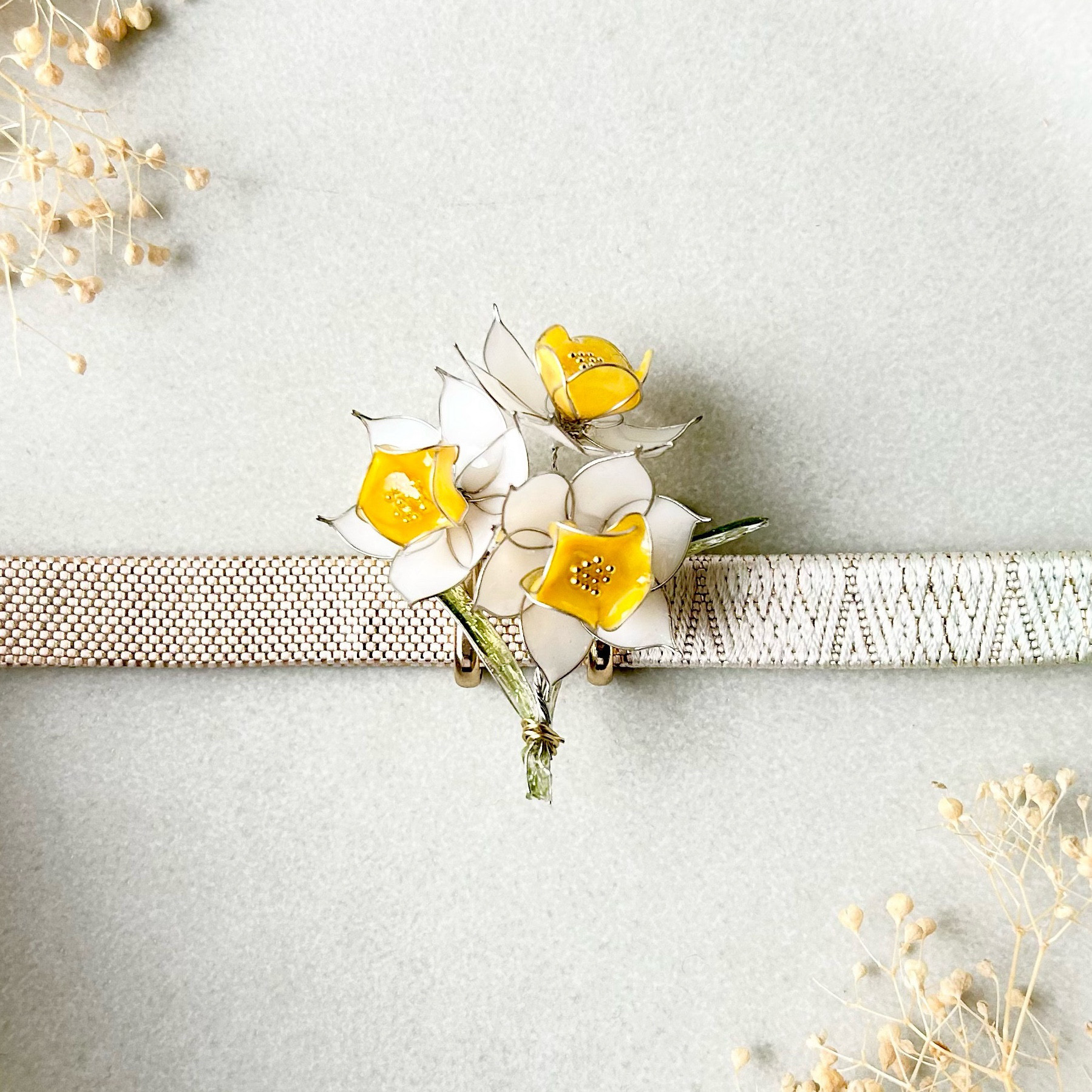 すいせんのポニーフック　春　白色　黄色　水仙