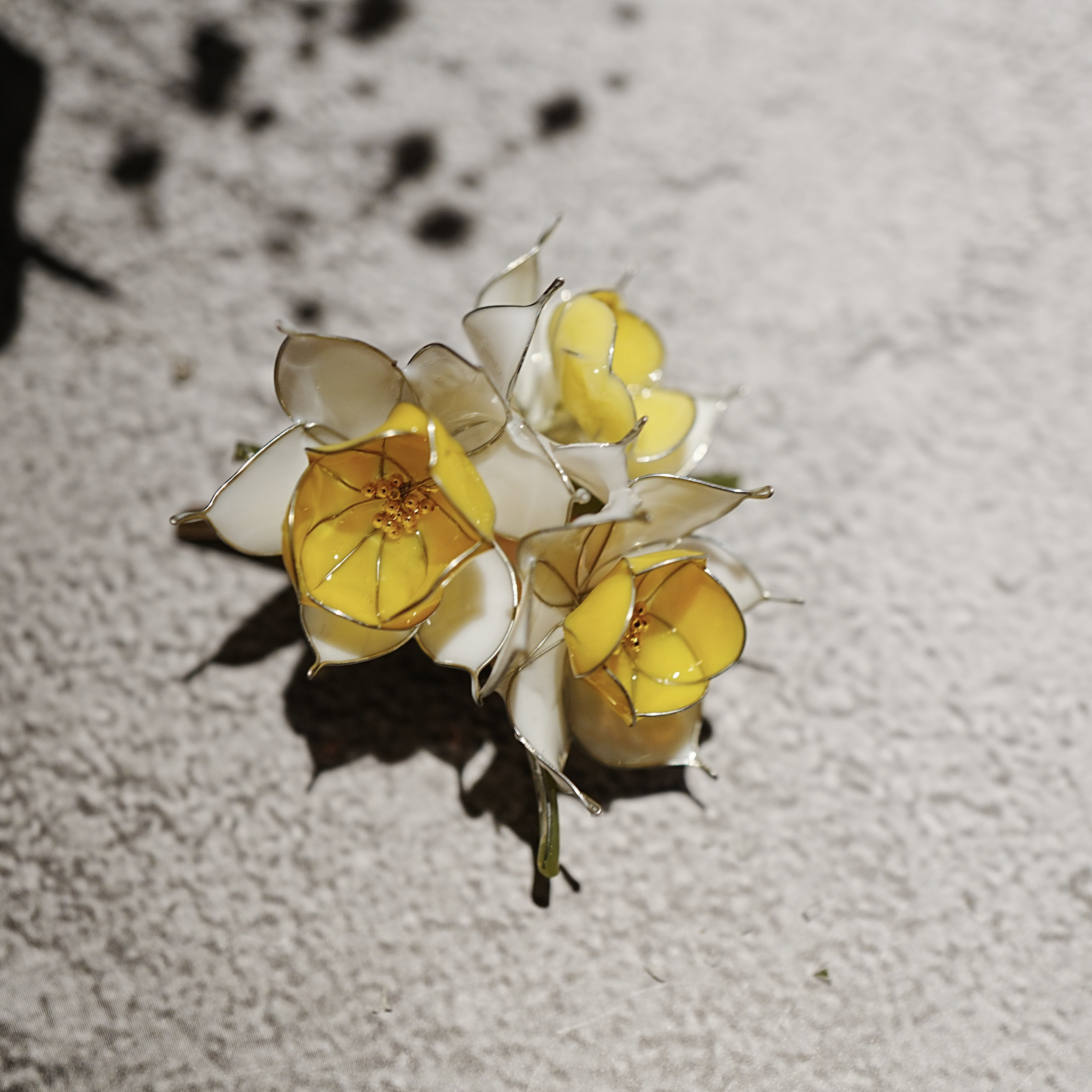 すいせんのポニーフック　春　白色　黄色　水仙