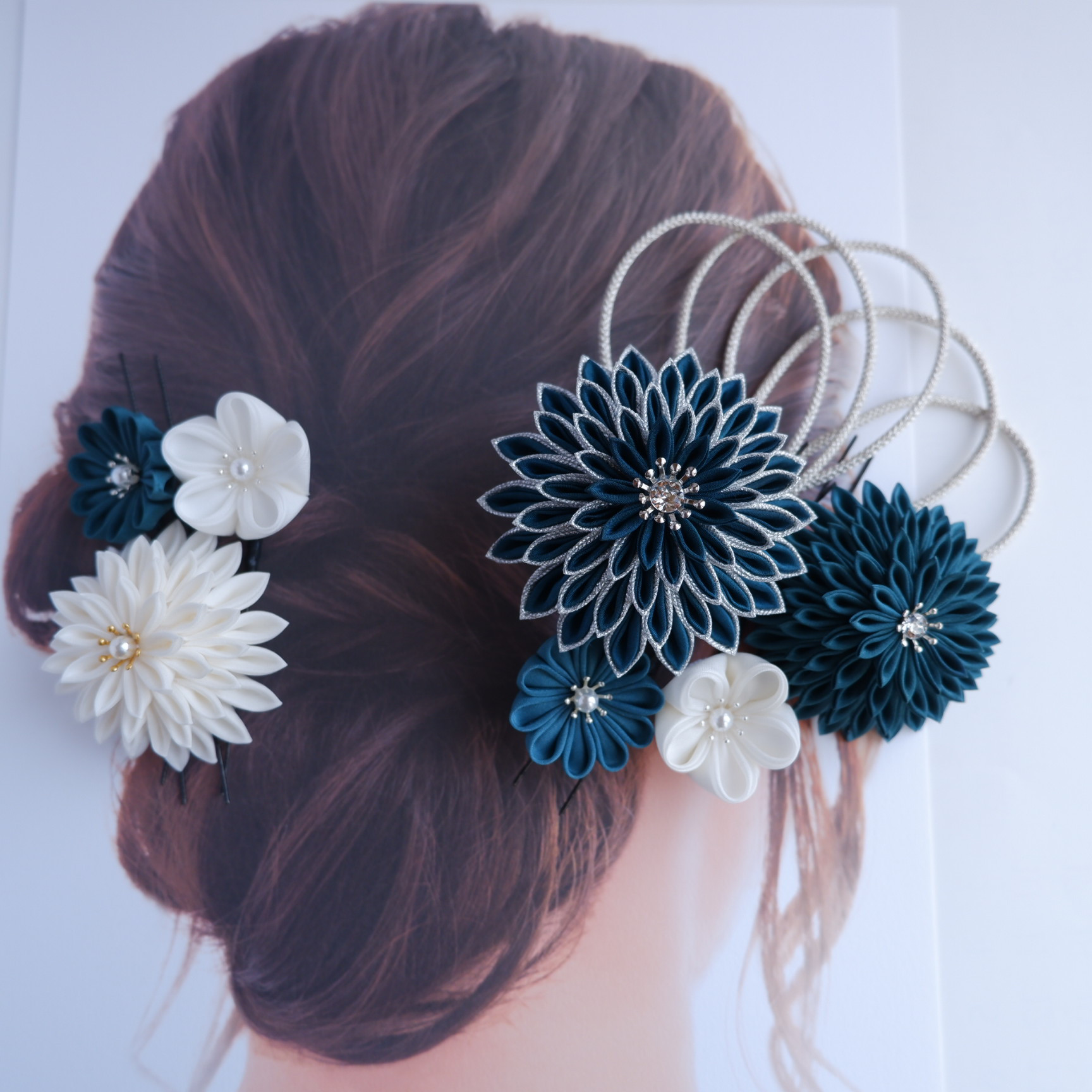 つまみ細工髪飾り　グリーン&シルバー　（成人式髪飾り　結婚式髪飾り　卒業式髪飾り　和装髪飾り　前撮り　和装ヘアアクセ）