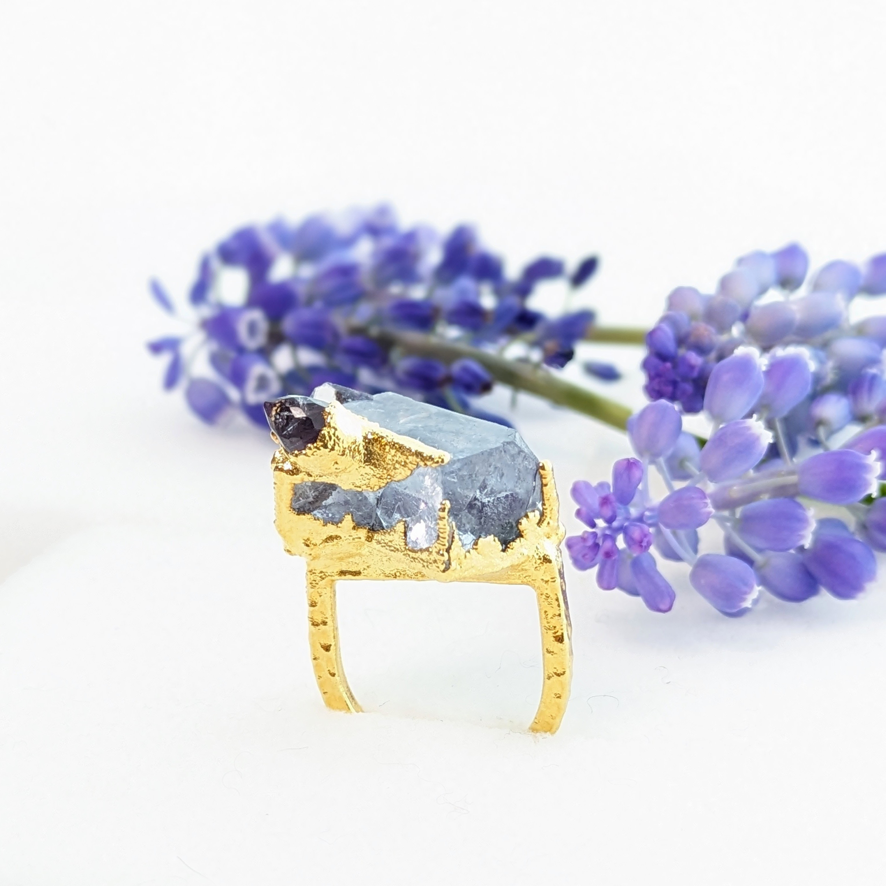 菫色フローライト原石とアメジストのリング