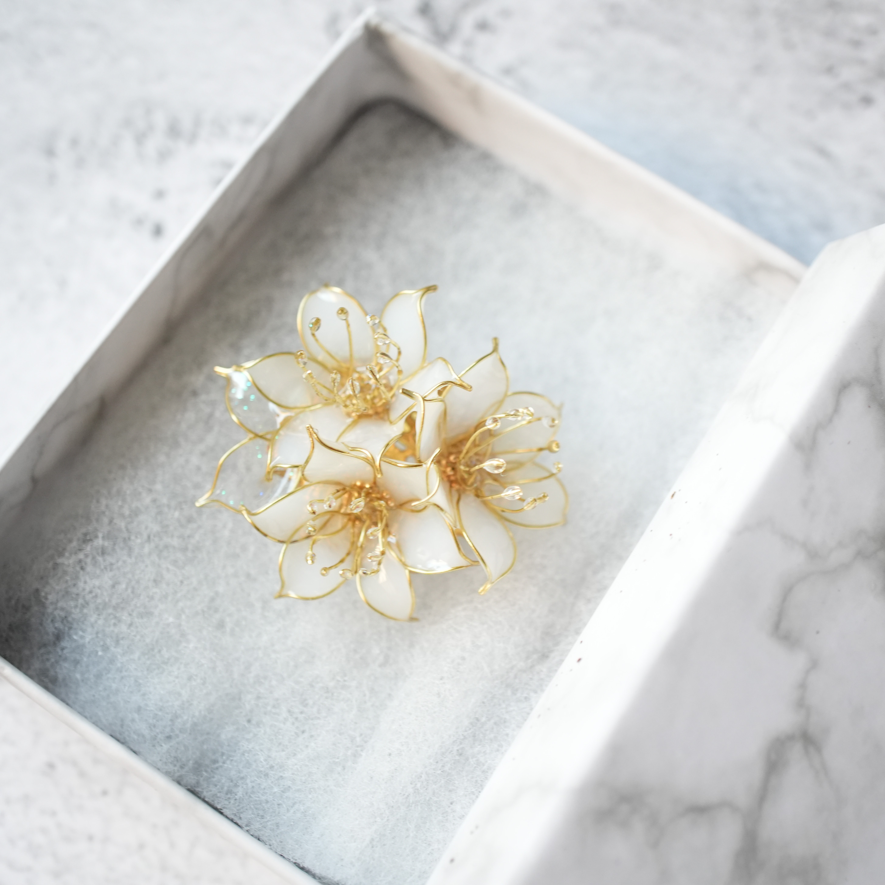 ユリのポニーフック　春　白色　百合 ディップアート