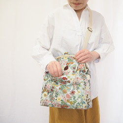 【限量樣品促銷】花卉幻想伽瑪口斜背包 第14張的照片