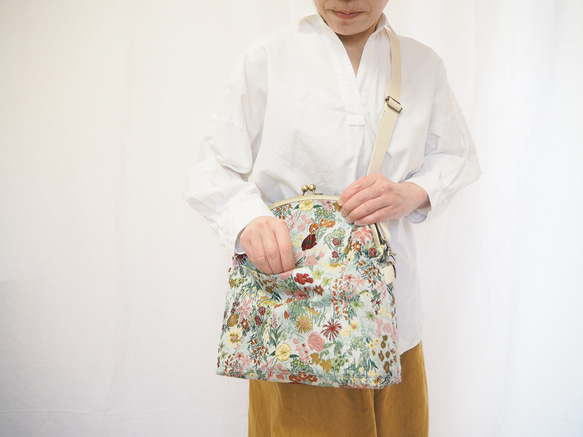 【限量樣品促銷】花卉幻想伽瑪口斜背包 第14張的照片