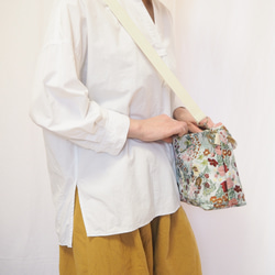 【限量樣品促銷】花卉幻想伽瑪口斜背包 第13張的照片