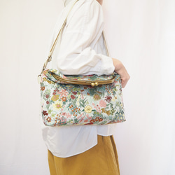 【限量樣品促銷】花卉幻想伽瑪口斜背包 第11張的照片