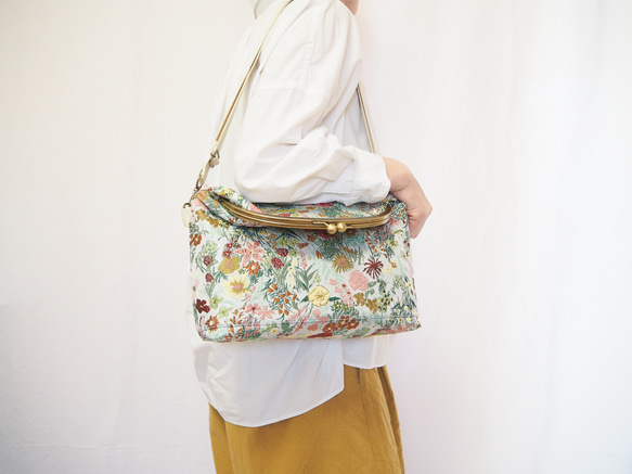 【限量樣品促銷】花卉幻想伽瑪口斜背包 第11張的照片