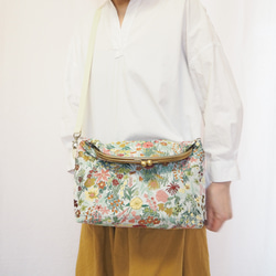 【限量樣品促銷】花卉幻想伽瑪口斜背包 第12張的照片