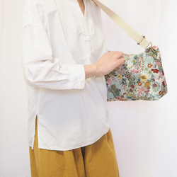 【限量樣品促銷】花卉幻想伽瑪口斜背包 第10張的照片