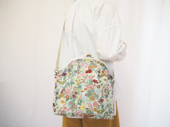 【限量樣品促銷】花卉幻想伽瑪口斜背包 第2張的照片