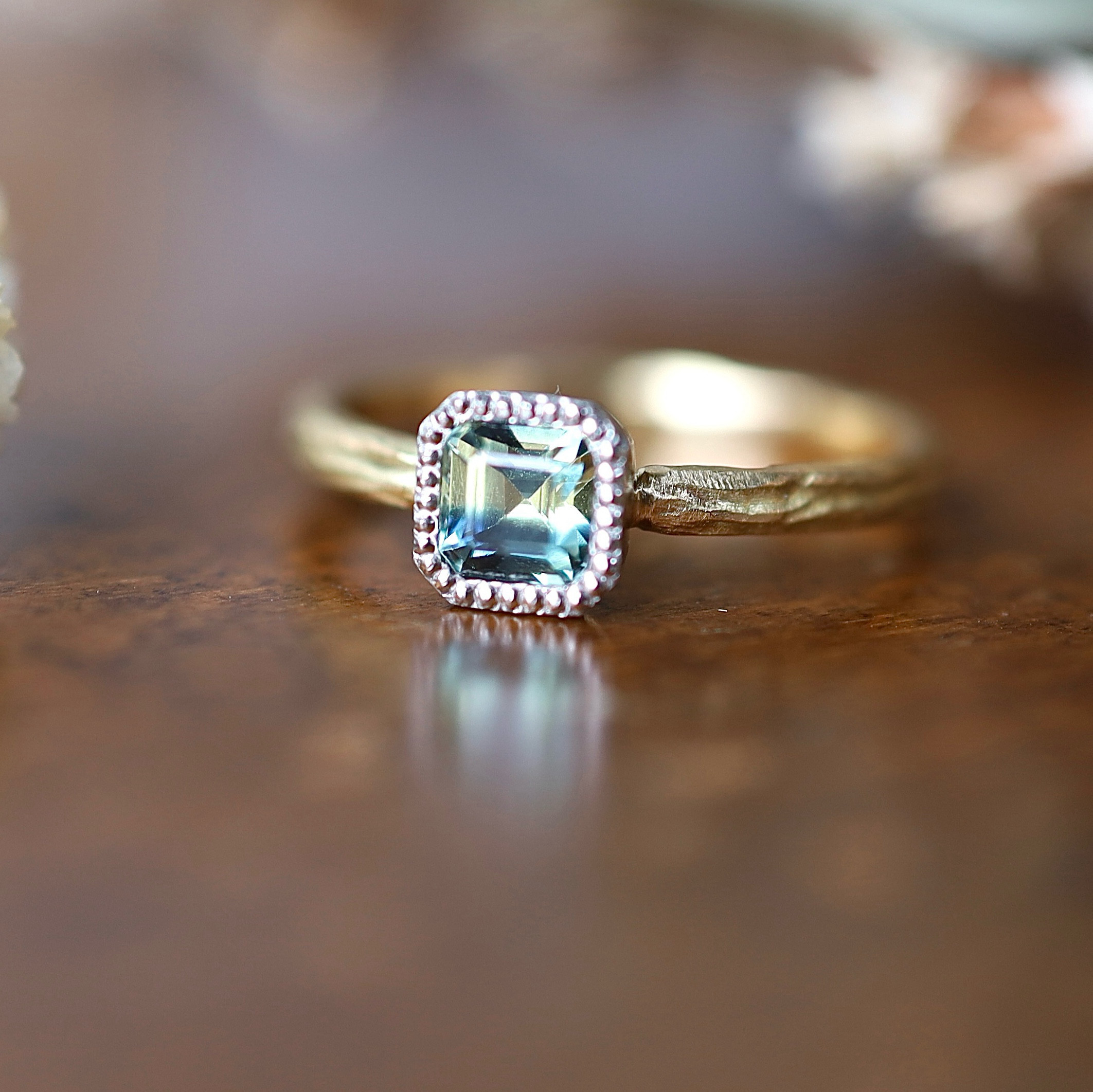 【美品】K18 YG バイカラー　サファイア　リーフ　リング　13.5号 美品】K18 YG バイカラー サファイア リーフ リング 13.5号