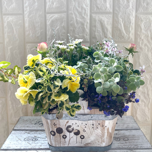 ウッド鉢に季節のギャザリング 寄せ植え アートフラワー まもぷち 通販