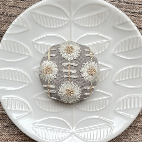 刺繍【ヘアゴム】【ポニーフック】【ブローチ】選べるパーツ no