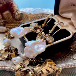 ✤ バロック真珠と真鍮シェルのピアス/スカイブルートパーズ✤ 1枚目の画像